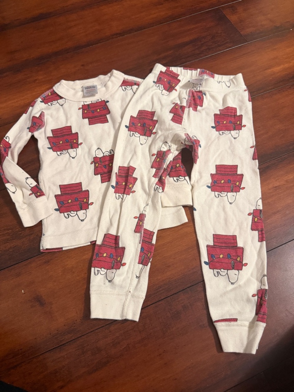 Hanna Andersson Cream and Red Gift-Print Kids Pajama Set